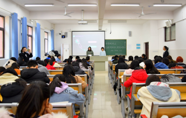 将讲堂教育变革作为教育提质的突破口以多元活动建立讲堂创新平台