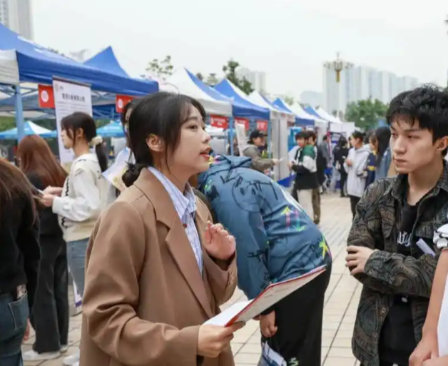 各地各高校加大方针挖潜力度积极为毕业生拓宽作业空间 各地各高校加大方针挖潜力度积极为毕业生拓宽作业空间
