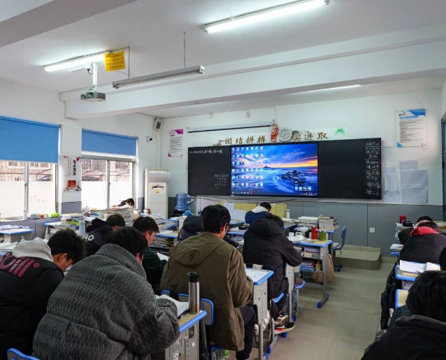 驱动爱好以实践贯穿理论尽力调动学生自动学习的积极性