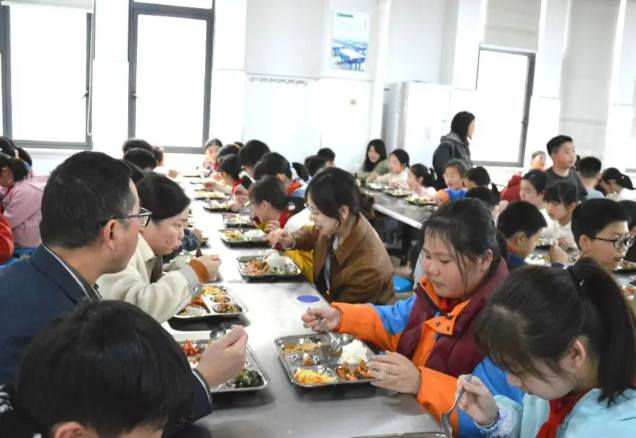 饮食观念是在家庭的饮食习惯和教育理念的影响下潜移默化形成