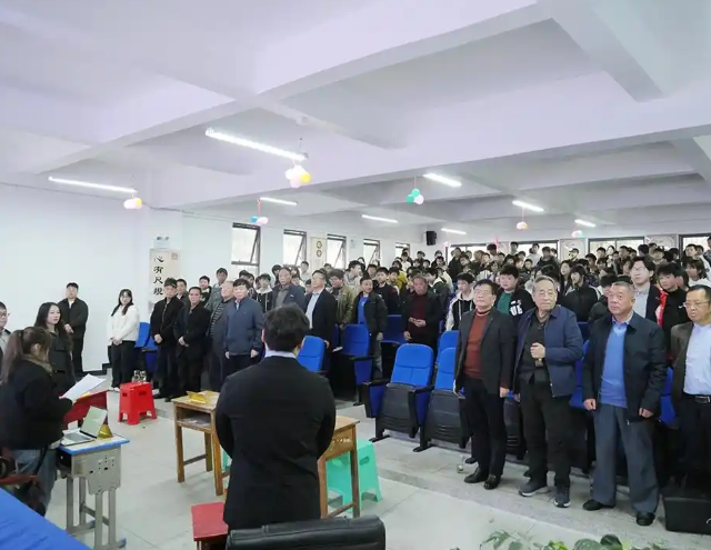 让法治精神的种子在同学们心中生根发芽彰显了新年代青少年