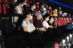 盲人的《八佰》：电影如何帮1700万盲人走入社会