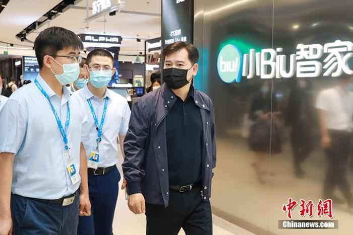 全面聚焦用户体验 张近东现身苏宁旗下多个创新零售业态