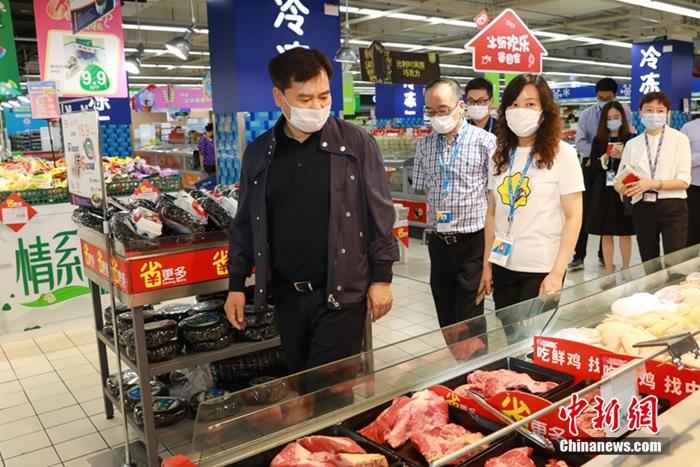 全面聚焦用户体验 张近东现身苏宁旗下多个创新零售业态