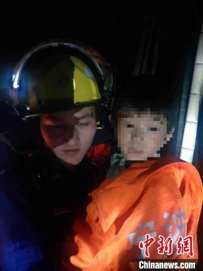  9岁男孩深山挖笋走失 40余人“竹海”搜救助其脱险